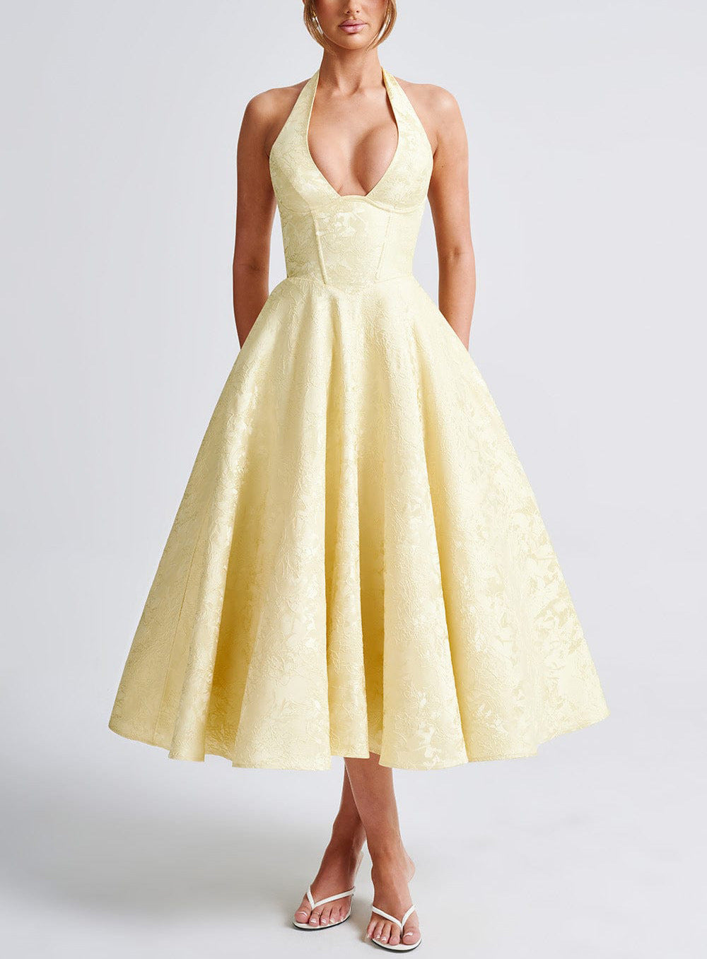 A-Linien-Kleid aus Jacquard mit tiefem Ausschnitt und luxuriösem Blumenmuster – Mirla