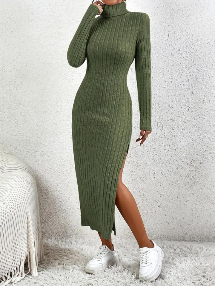 Ashley Stickad klänning | Ribbad lång klänning med turtleneck-Eva Jonsson