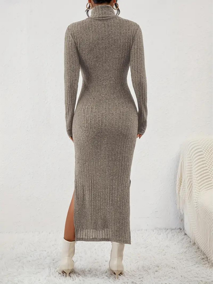 Ashley Stickad klänning | Ribbad lång klänning med turtleneck-Eva Jonsson