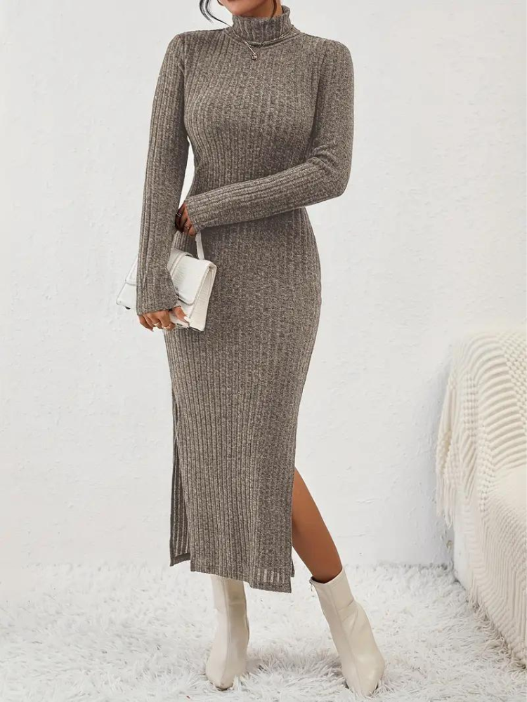 Ashley Stickad klänning | Ribbad lång klänning med turtleneck-Eva Jonsson