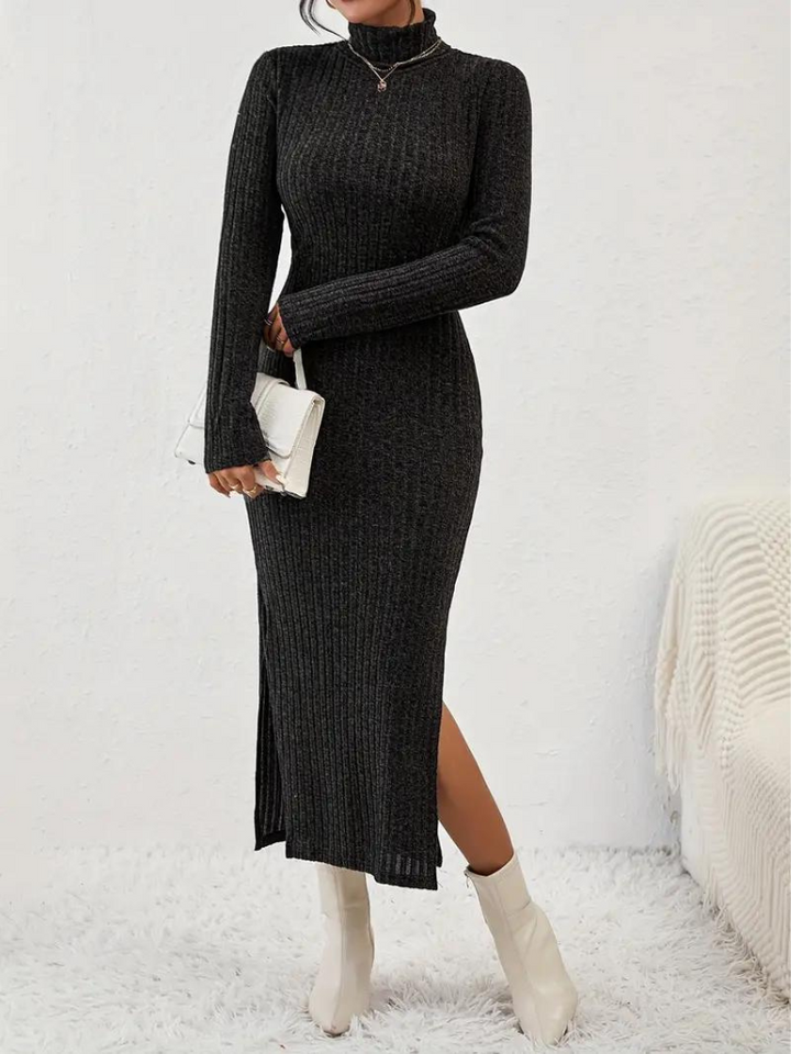 Ashley Stickad klänning | Ribbad lång klänning med turtleneck-Eva Jonsson