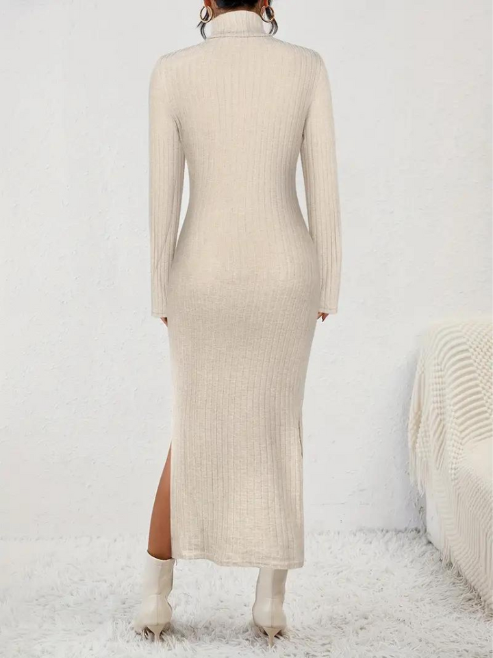 Ashley Stickad klänning | Ribbad lång klänning med turtleneck-Eva Jonsson