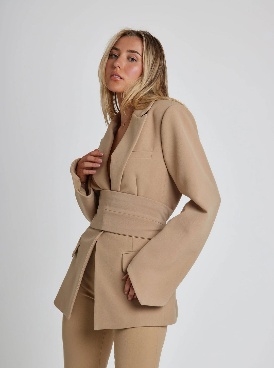 Bältad Blazer | Elegant | Klockformade ärmar | Slim fit-kavaj | Kavaj för dam-Eva Jonsson