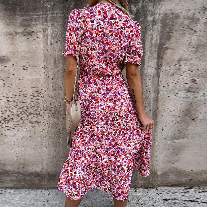 Blommig klänning – kortärmad – slits – midiklänning – sommarklänning-Eva Jonsson