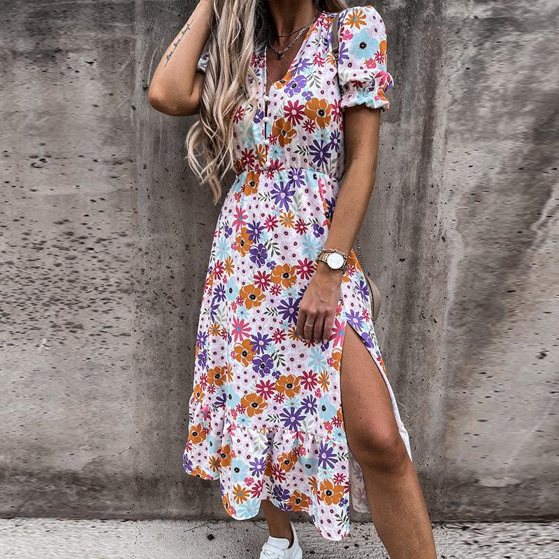 Blommig klänning – kortärmad – slits – midiklänning – sommarklänning-Eva Jonsson