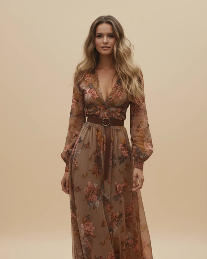 Boho Dam Maxi Klänning med Låg V-Hals och Långa Ärmar Mirla-Eva Jonsson