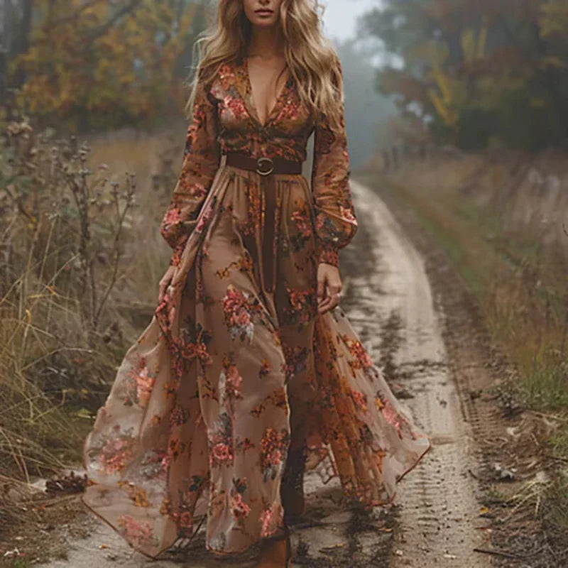 Boho Dam Maxi Klänning med Låg V-Hals och Långa Ärmar Mirla-Eva Jonsson