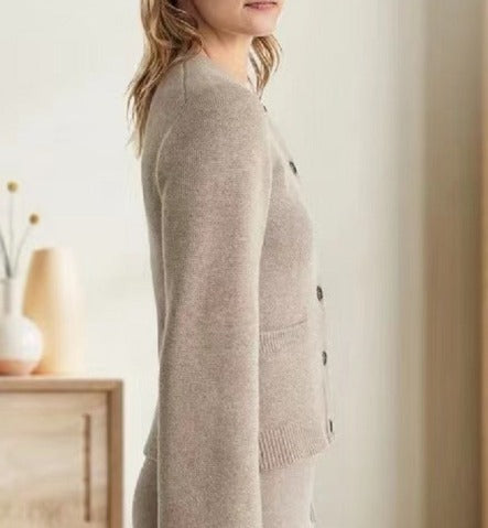 Cardigan för kvinnor - Långärmad stickad cardigan med knappar och fickor-Eva Jonsson