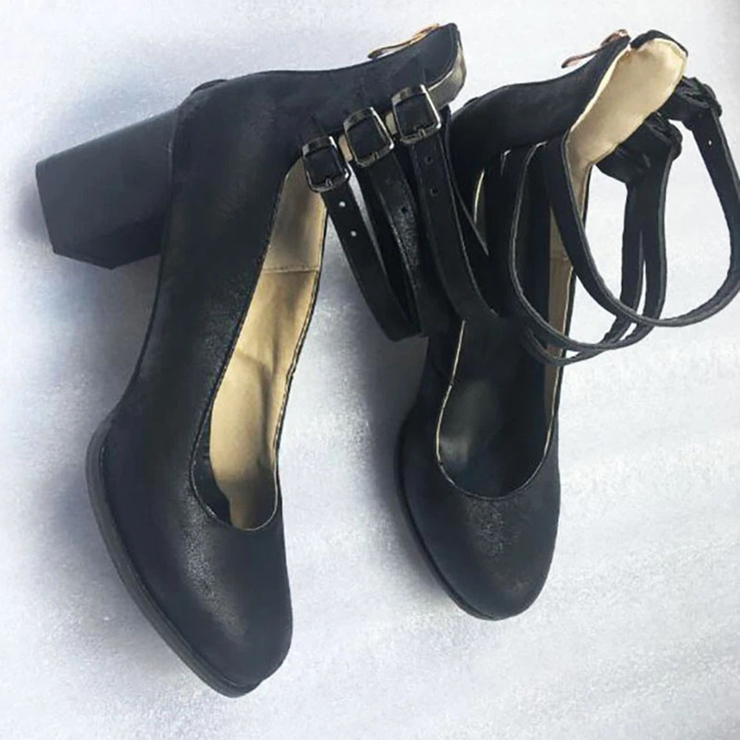 Chunky Heels - Damskor med ankelrem och blockklack med stängd tå-Eva Jonsson