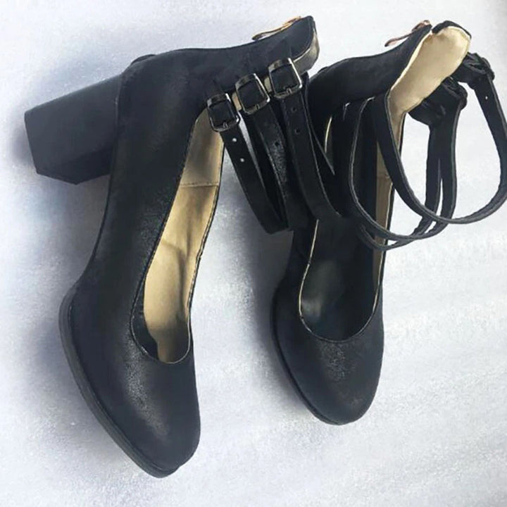 Chunky Heels - Damskor med ankelrem och blockklack med stängd tå-Eva Jonsson