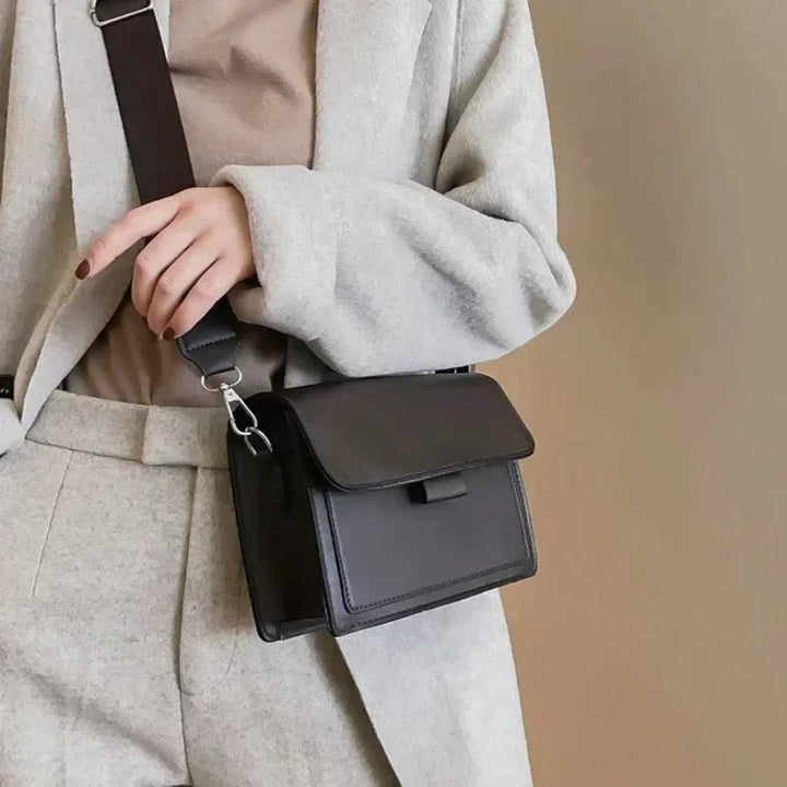 Crossbody-väska - Mini Flip-väska med tjock rem för Kvinnor-Eva Jonsson