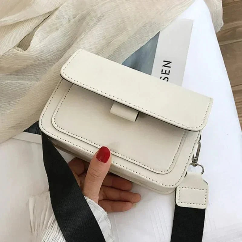 Crossbody-väska - Mini Flip-väska med tjock rem för Kvinnor-Eva Jonsson