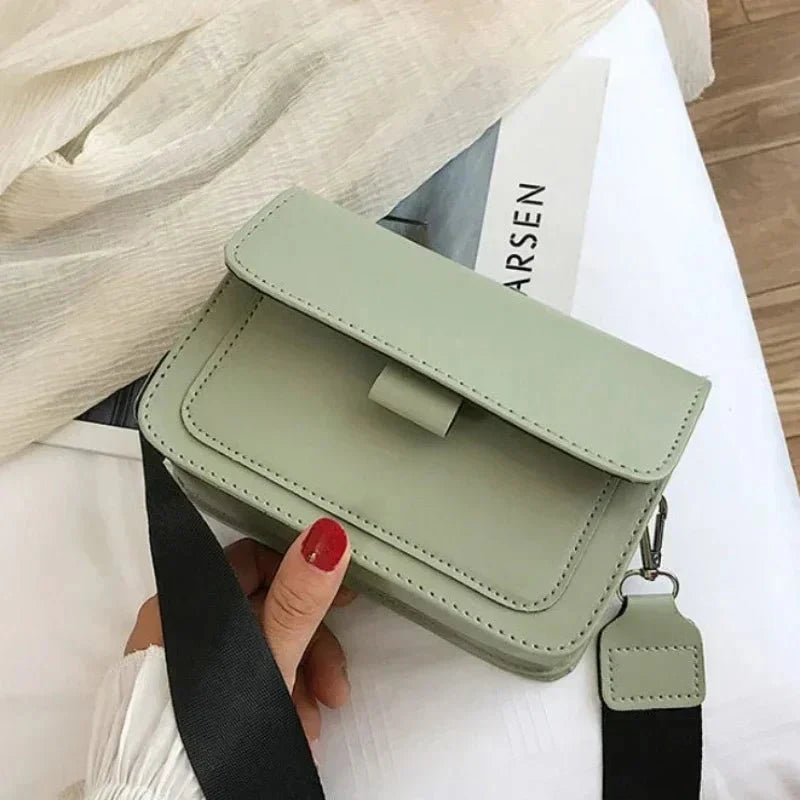 Crossbody-väska - Mini Flip-väska med tjock rem för Kvinnor-Eva Jonsson
