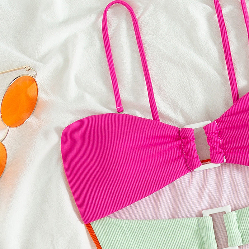Dam Bikini-set med trendiga cut-outs och färgglad design Mirla-Eva Jonsson