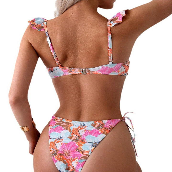 Dam Bikini-set med voluminösa ruffledetaljer och tidlös blommönster Mirla-Eva Jonsson