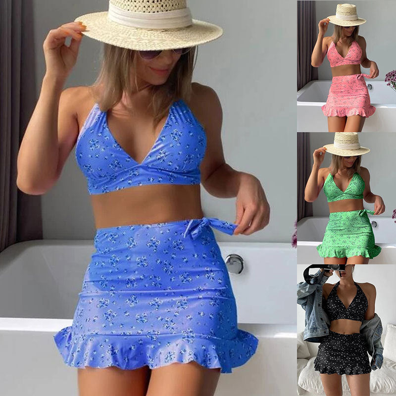 Dam Bikini-topp med lekfull krockskärning och modernt blommönster Mirla-Eva Jonsson