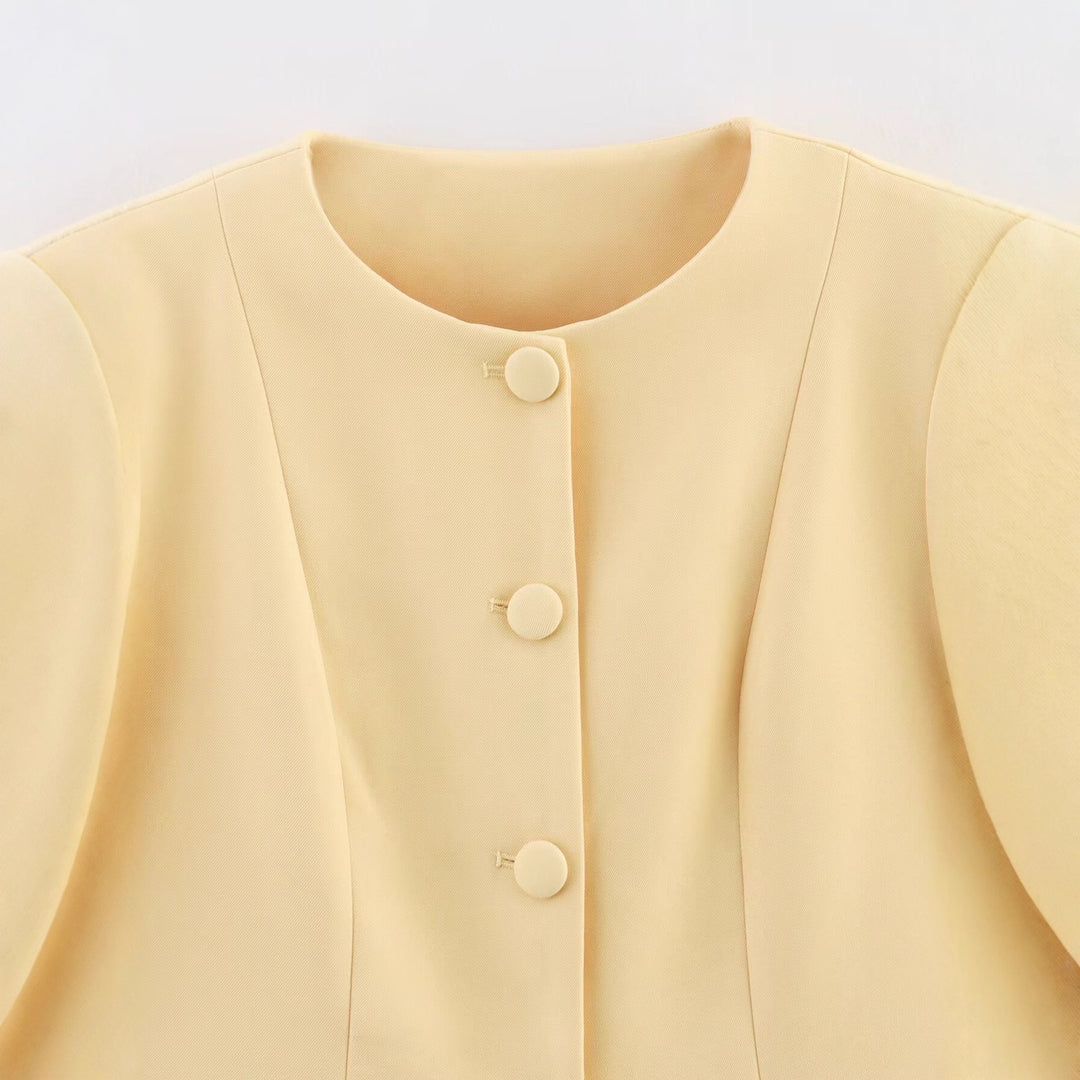 Dam Blazerjacka med eleganta knapdetails och figursydd design Mirla-Eva Jonsson