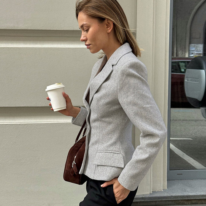 Dam Blazerjacka med figursydd silhuett och eleganta detaljer Eva Jonsson-Eva Jonsson