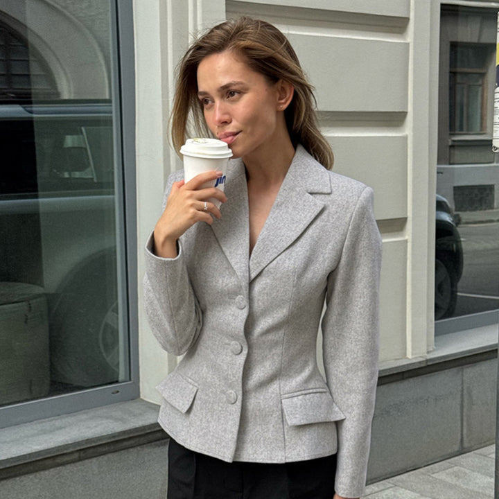 Dam Blazerjacka med figursydd silhuett och eleganta detaljer Eva Jonsson-Eva Jonsson