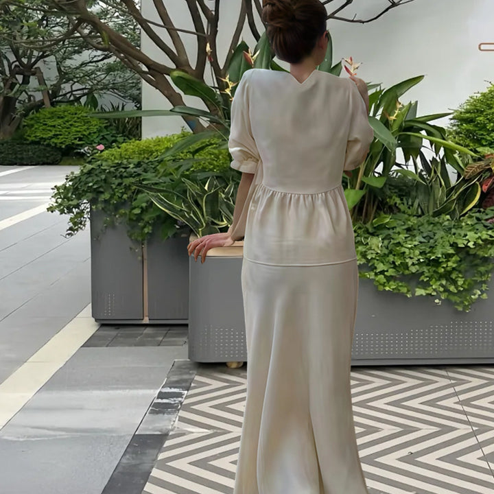 Dam Blusenschirt med djup V-hals och volangdetaljer Eva Jonsson-Eva Jonsson