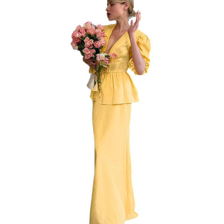 Dam Blusenschirt med djup V-hals och volangdetaljer Eva Jonsson-Eva Jonsson