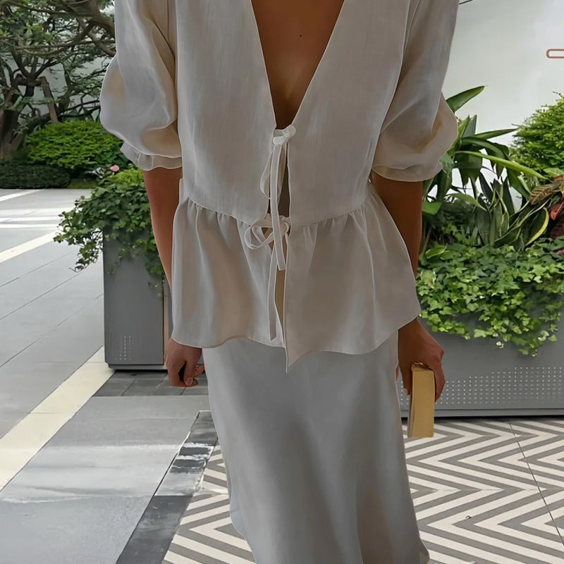 Dam Blusenschirt med djup V-hals och volangdetaljer Eva Jonsson-Eva Jonsson