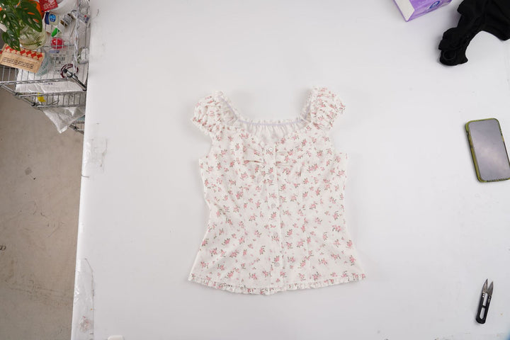 Dam Blusenshirt med blommigt mönster och volangdetaljer Mirla-Eva Jonsson