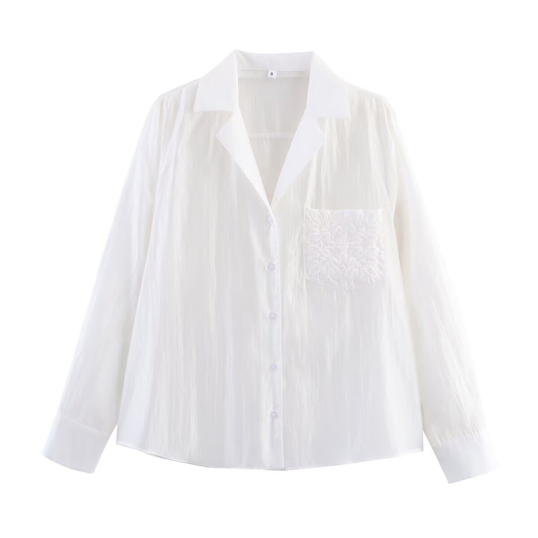 Dam Blusenshirt med klassisk krage och floral broderidetaljer Mirla-Eva Jonsson