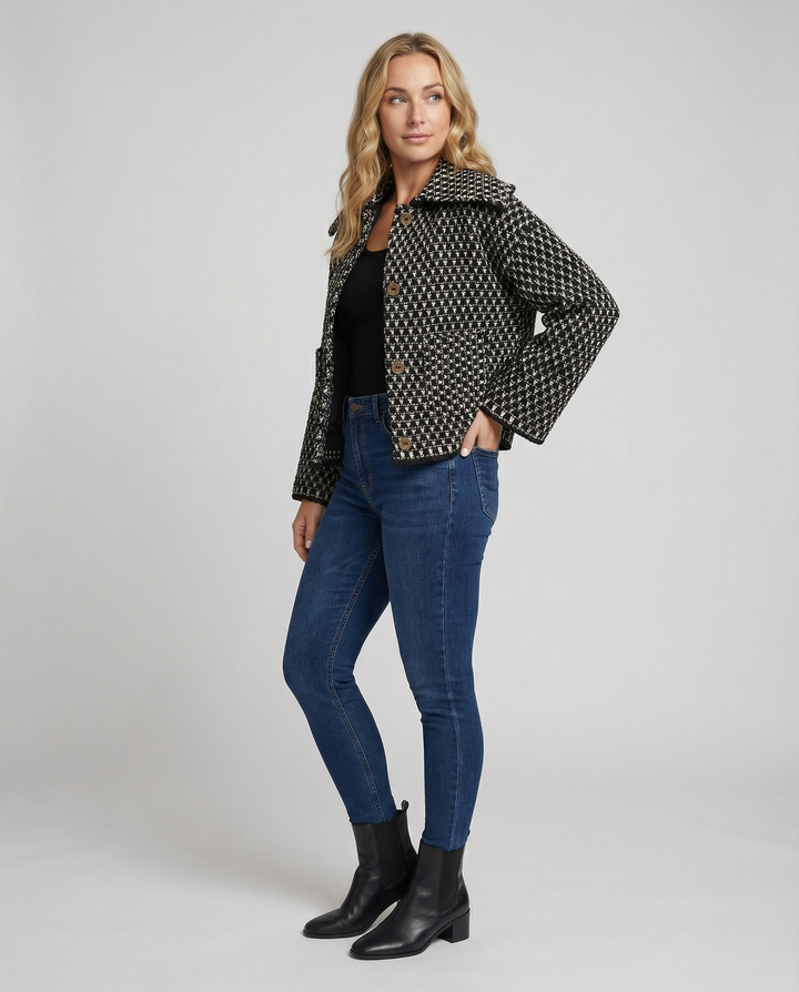 Dam Bouclé Jacka med Elegant Design & Stora Fickor | Mirla-Eva Jonsson