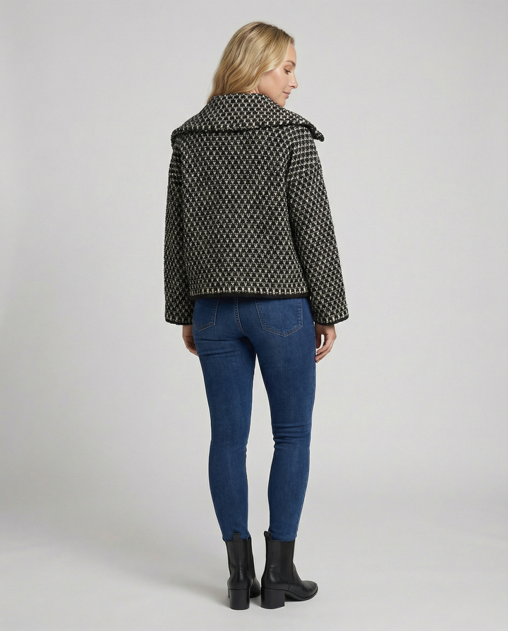Dam Bouclé Jacka med Elegant Design & Stora Fickor | Mirla-Eva Jonsson
