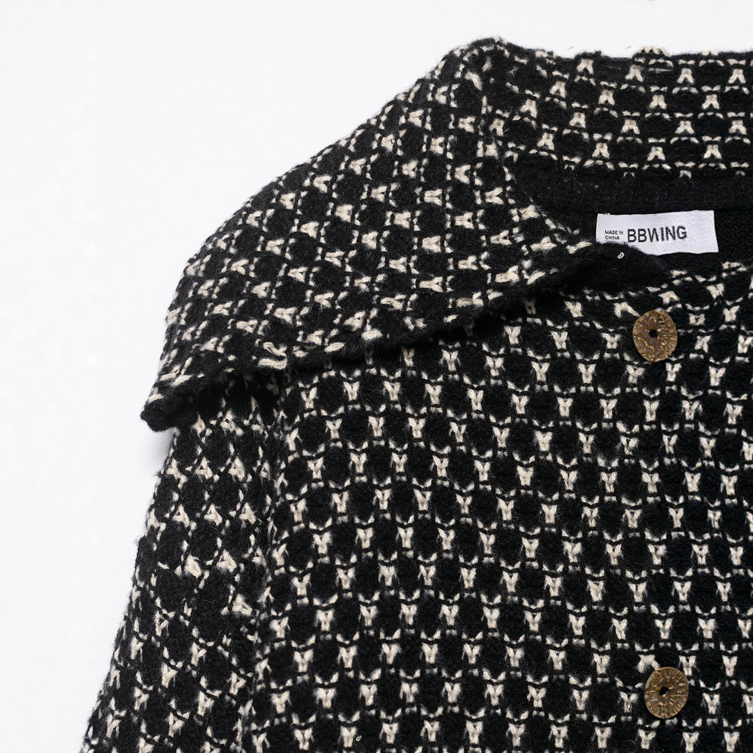 Dam Bouclé Jacka med Elegant Design & Stora Fickor | Mirla-Eva Jonsson