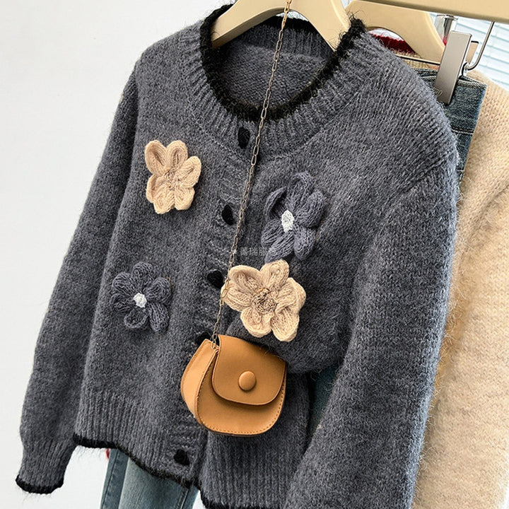 Dam Cozy Knit Cardigan med Blomapplikationer Mirla-Eva Jonsson