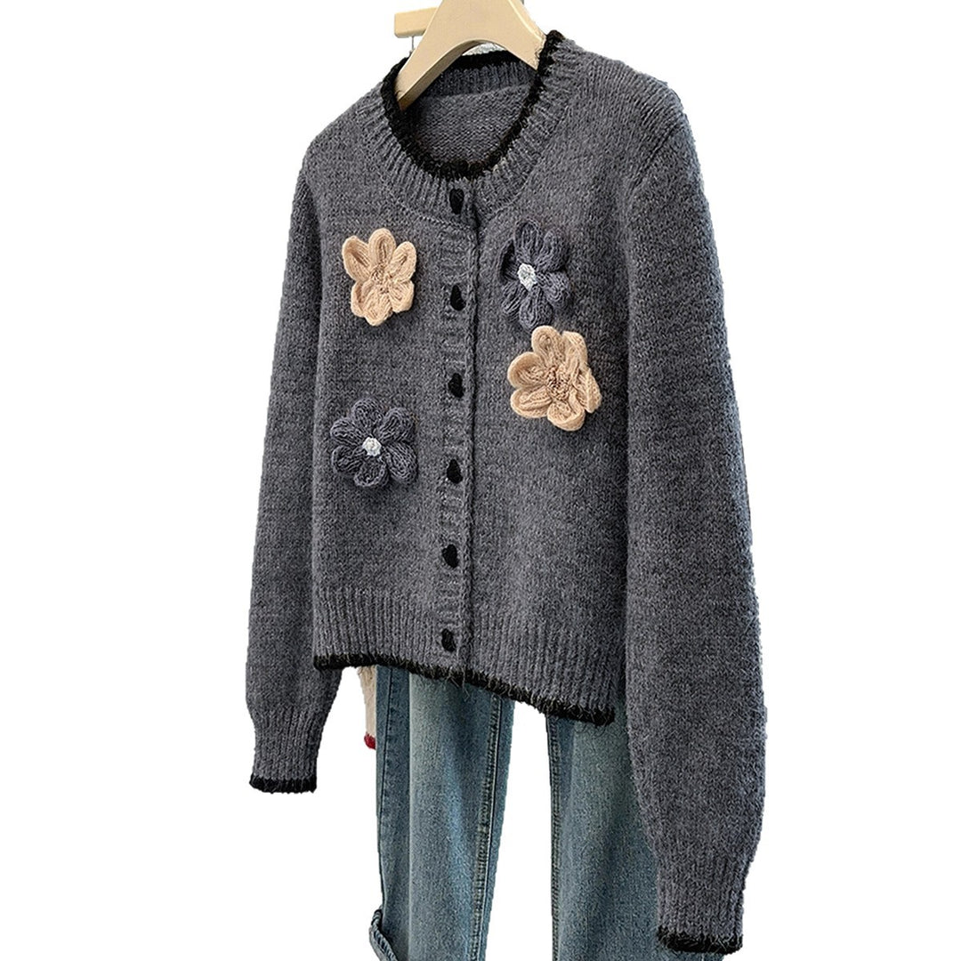 Dam Cozy Knit Cardigan med Blomapplikationer Mirla-Eva Jonsson