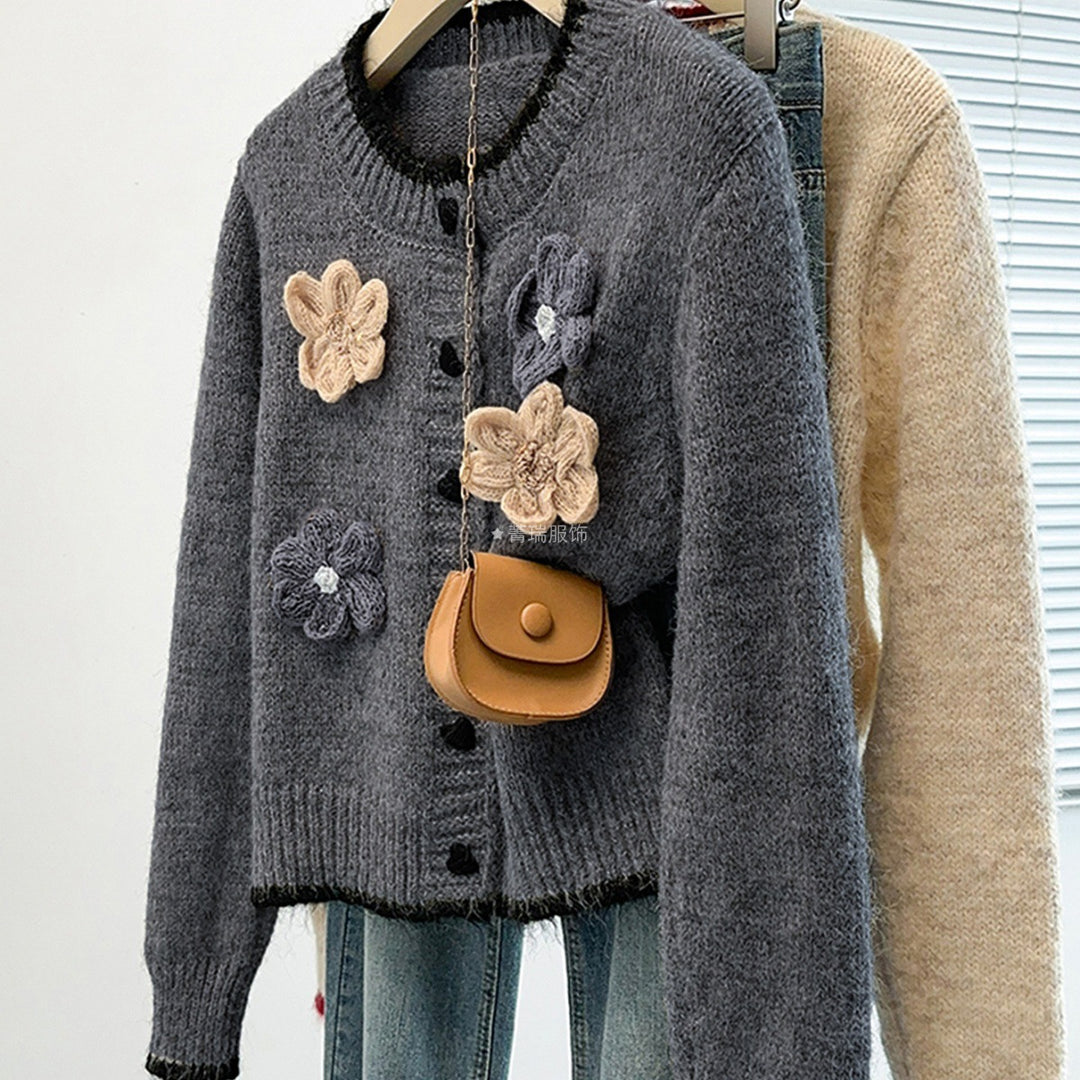 Dam Cozy Knit Cardigan med Blomapplikationer Mirla-Eva Jonsson