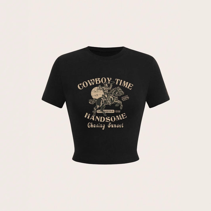 Dam Crop-T-shirt med iögonfallande cowboymotiv och stilren design Mirla-Eva Jonsson