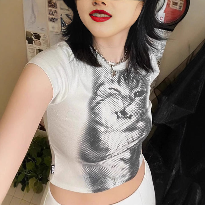 Dam Crop-T-shirt med kreativ kattmotiv Mirla-Eva Jonsson
