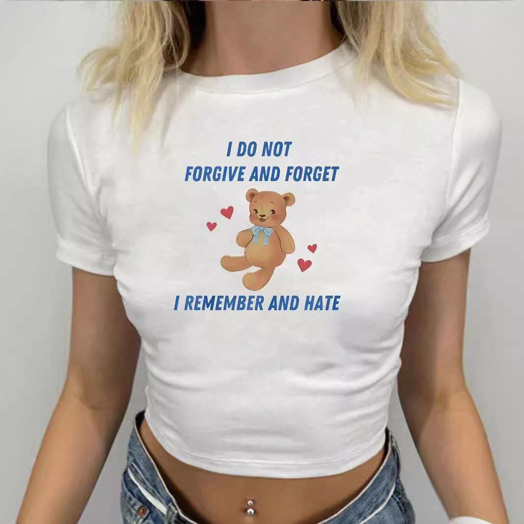 Dam Crop-T-shirt med kreativt björnmotiv och rolig text Mirla-Eva Jonsson