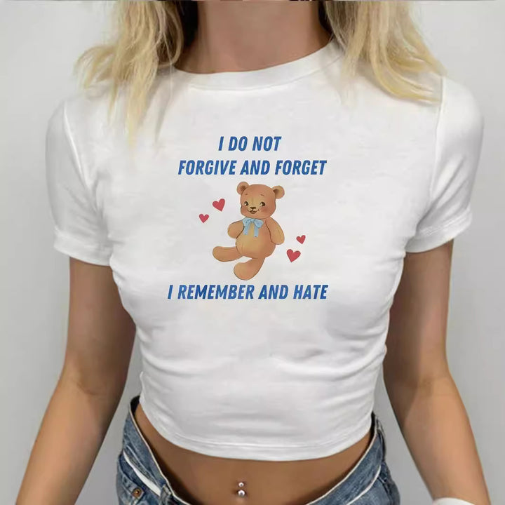 Dam Crop-T-shirt med kreativt björnmotiv och rolig text Mirla-Eva Jonsson