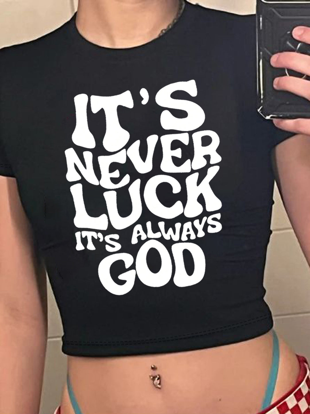 Dam Crop-T-shirt med kreativt björnmotiv och rolig text Mirla-Eva Jonsson