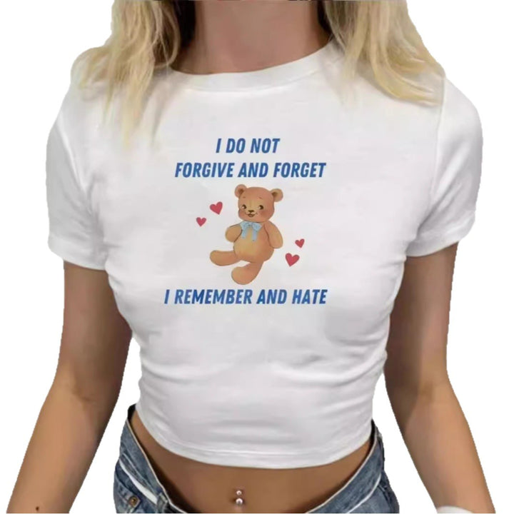 Dam Crop-T-shirt med kreativt björnmotiv och rolig text Mirla-Eva Jonsson