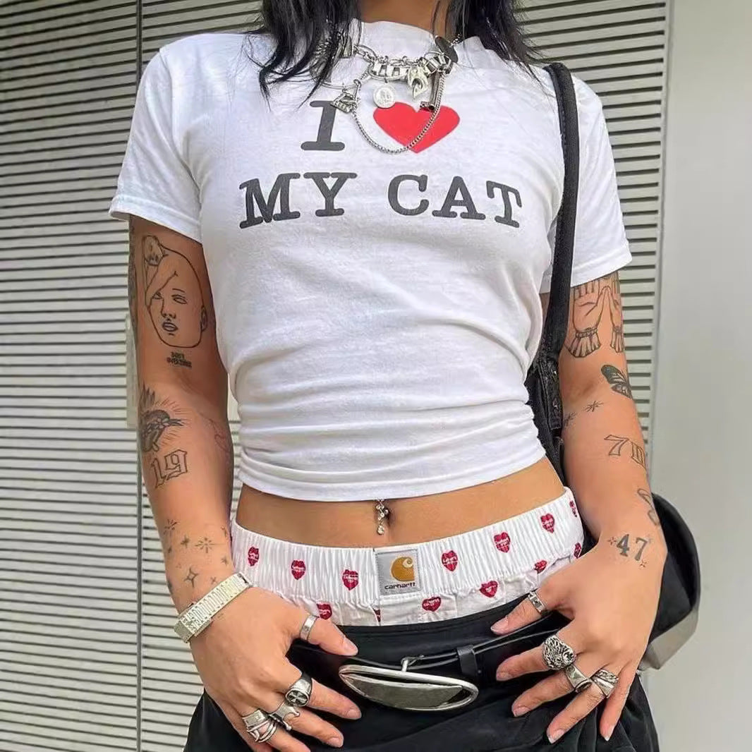 Dam Crop-T-shirt med kreativt björnmotiv och rolig text Mirla-Eva Jonsson