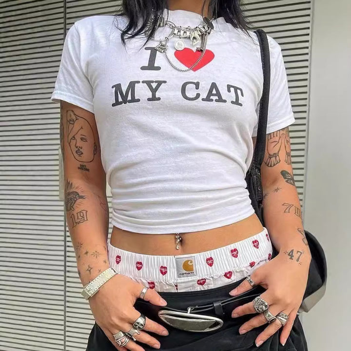 Dam Crop-T-shirt med kreativt björnmotiv och rolig text Mirla-Eva Jonsson