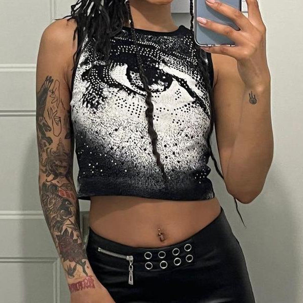 Dam Cropped Tanktop med strålande ögonmotiv och glittrande accenter Mirla-Eva Jonsson