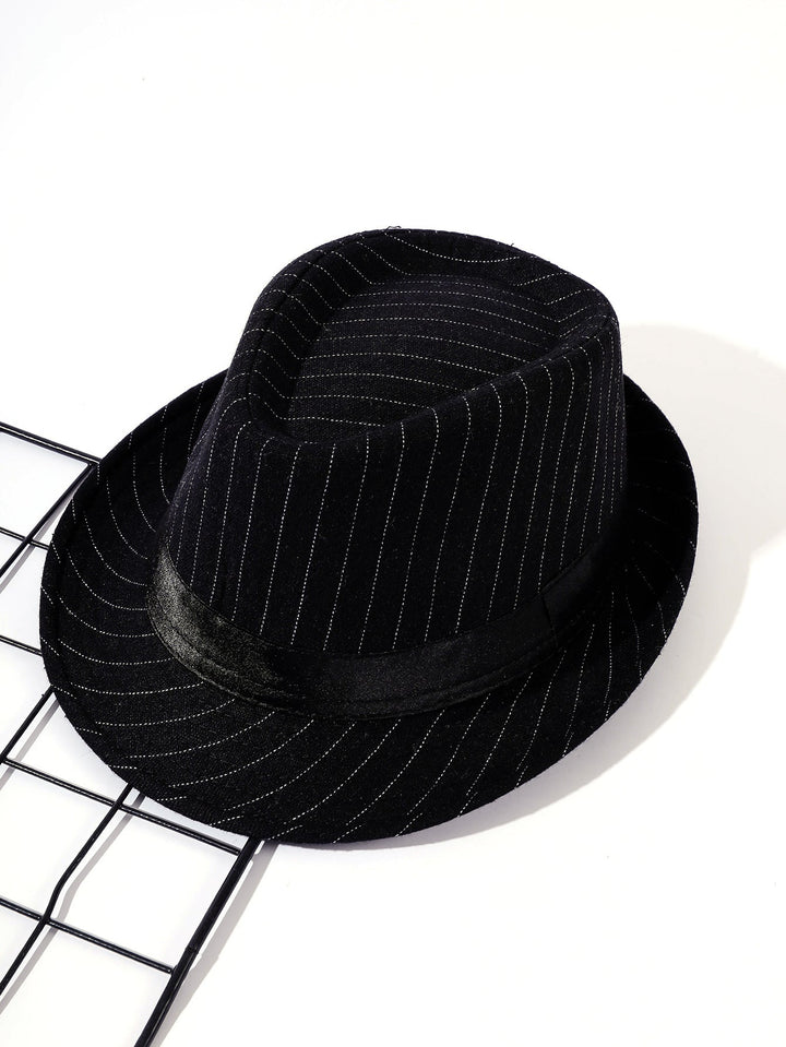 Dam Elegant Fedora-hatt med Randigt Design och Modernt Samtband Mirla-Eva Jonsson