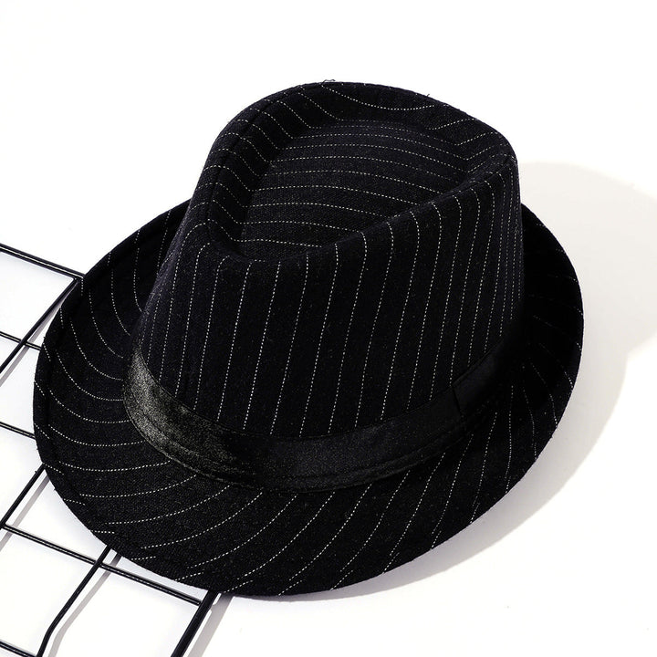 Dam Elegant Fedora-hatt med Randigt Design och Modernt Samtband Mirla-Eva Jonsson