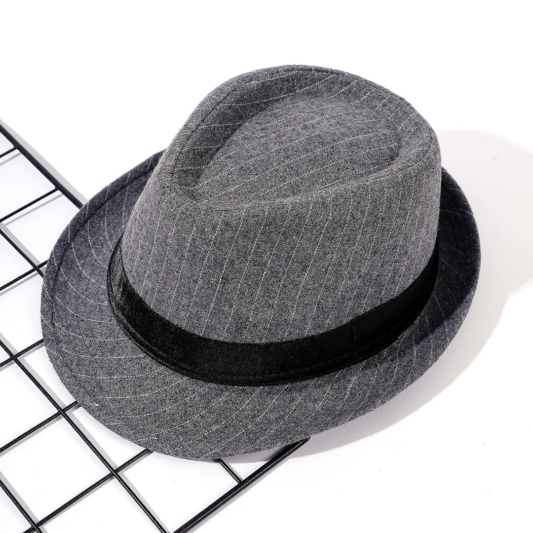 Dam Elegant Fedora-hatt med Randigt Design och Modernt Samtband Mirla-Eva Jonsson