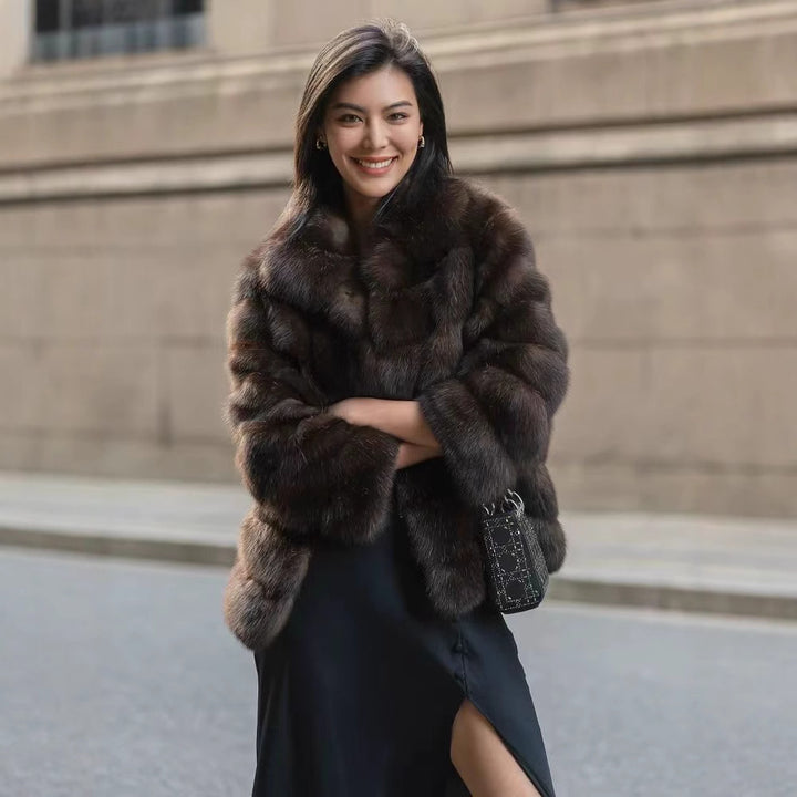 Dam Elegant Kort jacka i lyxig konstpäls med voluminös design Eva Jonsson-Eva Jonsson