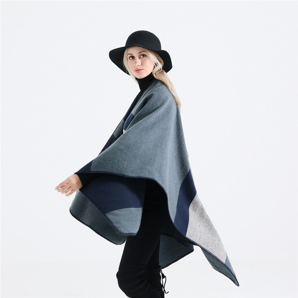 Dam Elegant Oversized Poncho av Högkvalitativt Material med Modernt Randmönster Mirla-Eva Jonsson