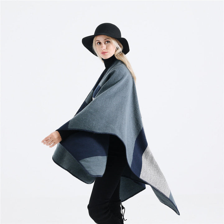 Dam Elegant Oversized Poncho av Högkvalitativt Material med Modernt Randmönster Mirla-Eva Jonsson