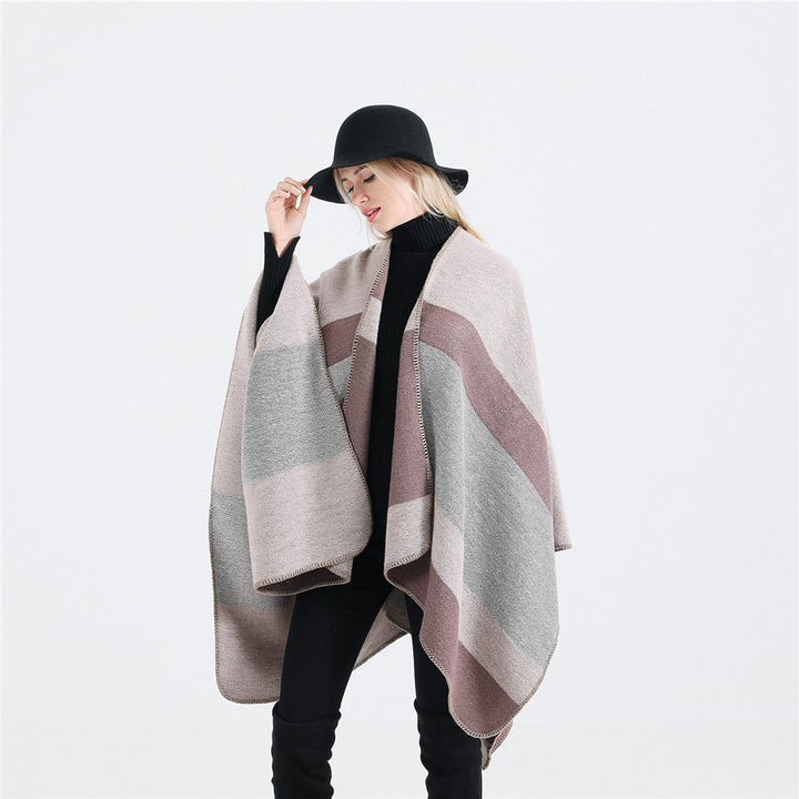 Dam Elegant Oversized Poncho av Högkvalitativt Material med Modernt Randmönster Mirla-Eva Jonsson
